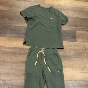 Figs Olive Green Women's Scrub Set